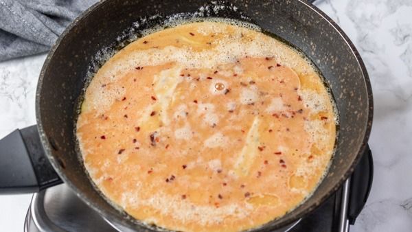 chili flakes omelette